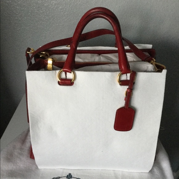 Prada Vitello Shine Tote - Picture 6 of 6